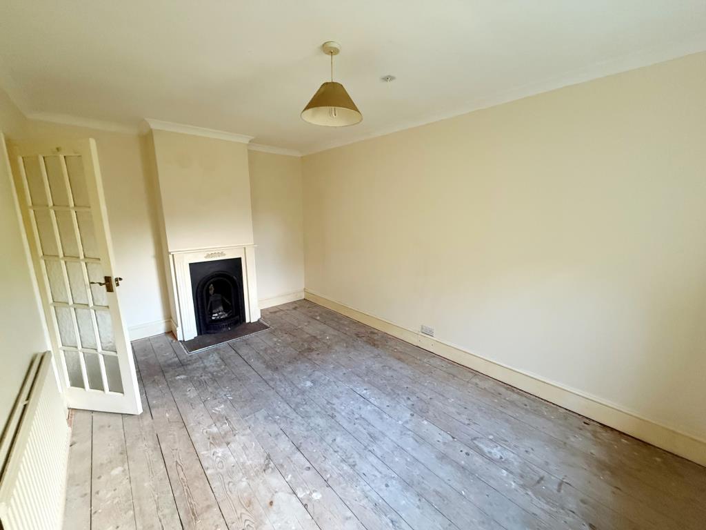 Lot: 100 - DETACHED BUNGALOW WITH POTENTIAL - Bedroom